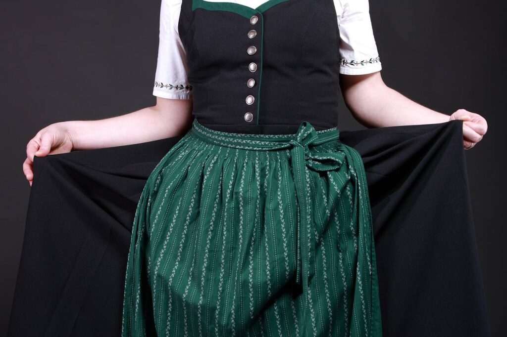 dirndl apron
