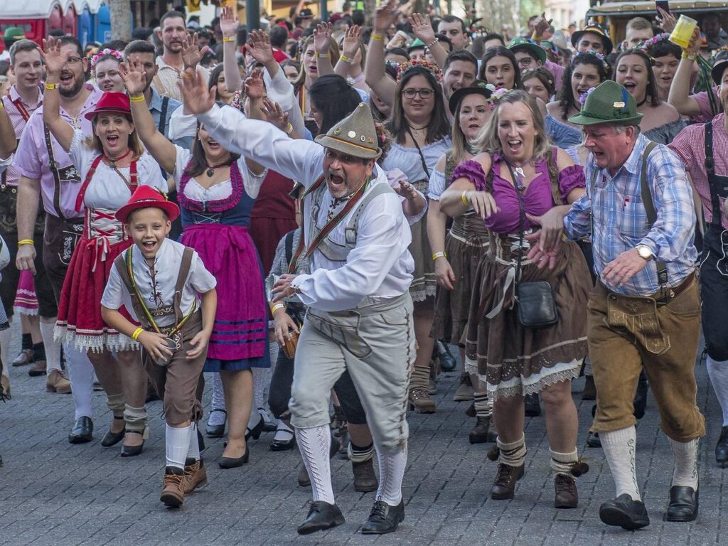 oktoberfest crowd