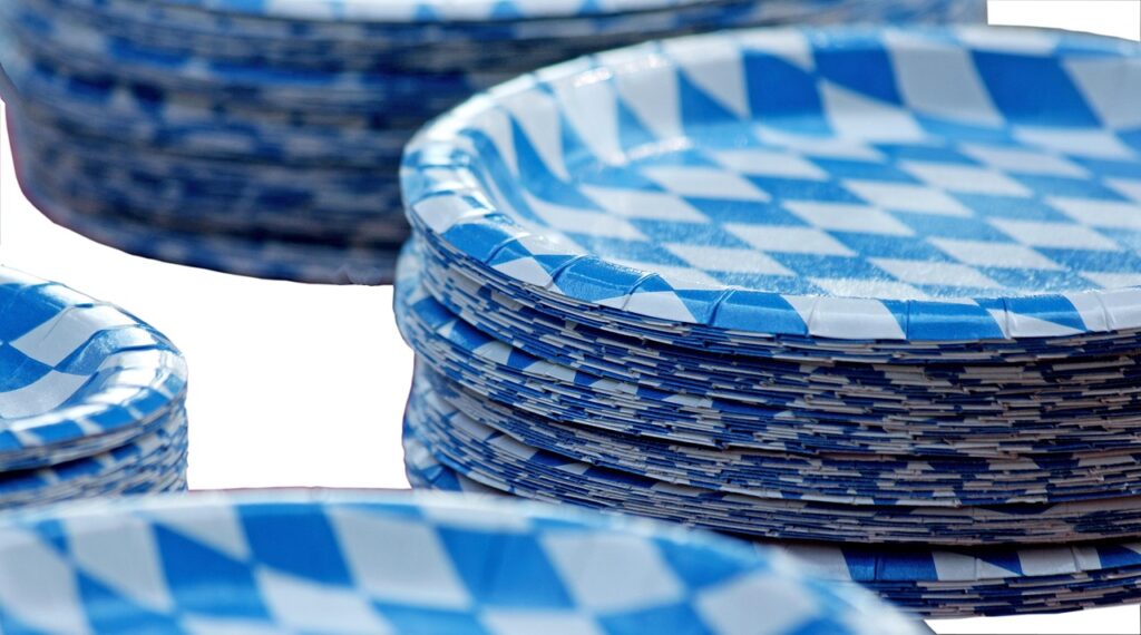 A stack of paper plates in the Bavarian blue and white lozenge pattern