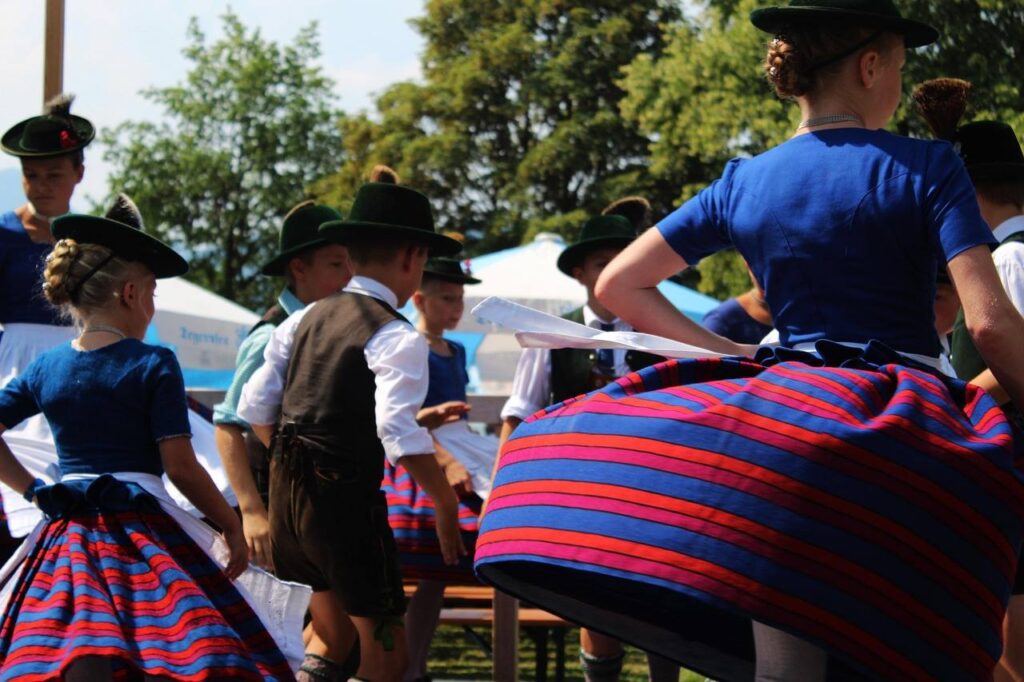 dirndl lederhosen